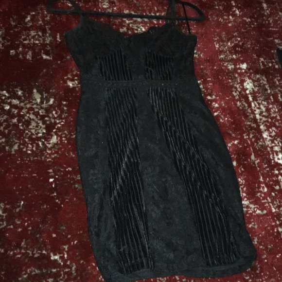 Lacey bodycon dress - Picture 2 of 3